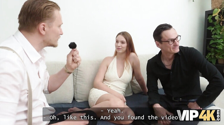 Жена демонстративно ебется с любовником в киску и анал в отместку за измену