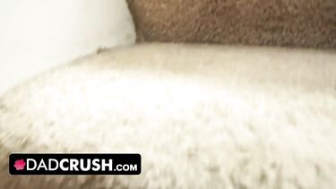 Два слива в рот для падчерицы от похотливого отчима