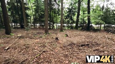 За деньги: Рыжая за деньги ебется в палатке с незнакомцем при бойфренде