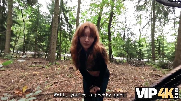 Рыжая за деньги ебется в палатке с незнакомцем при бойфренде