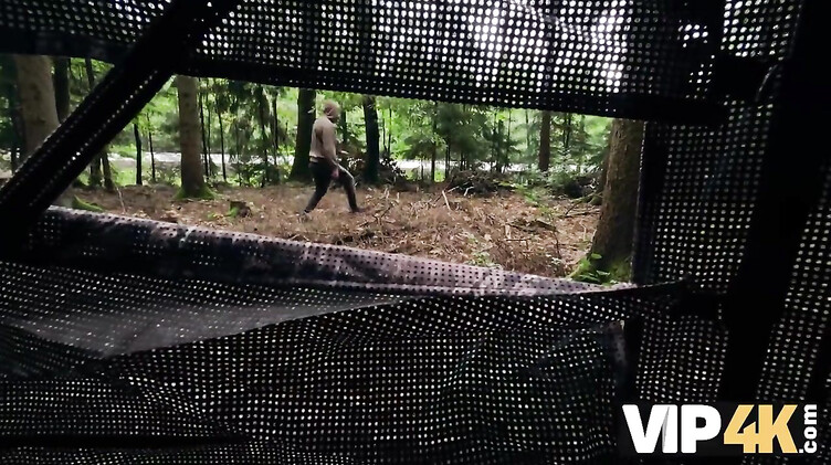 Рыжая за деньги ебется в палатке с незнакомцем при бойфренде