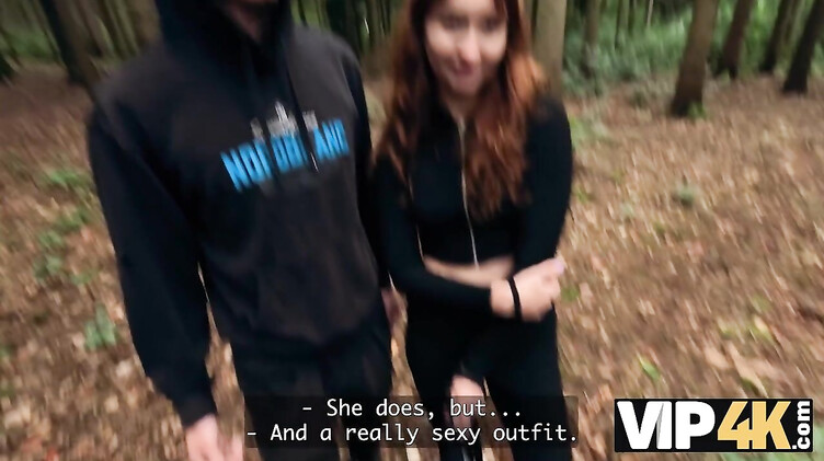 Рыжая за деньги ебется в палатке с незнакомцем при бойфренде