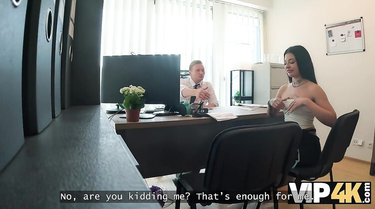 Украинка минетом и пиздой выбивает кредит на бизнес