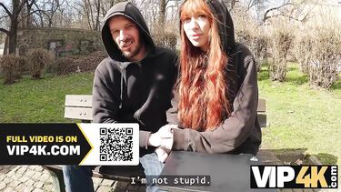 Лили Мэйс изменила мужу нищеброду с прохожим незнакомцем