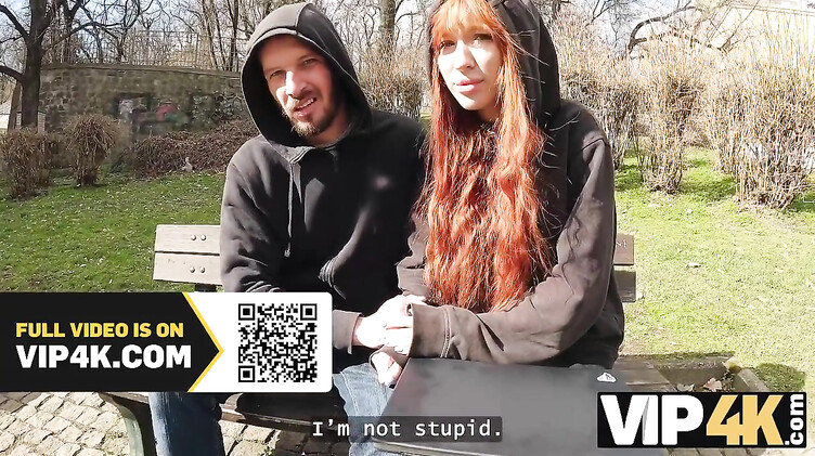 Лили Мэйс изменила мужу нищеброду с прохожим незнакомцем