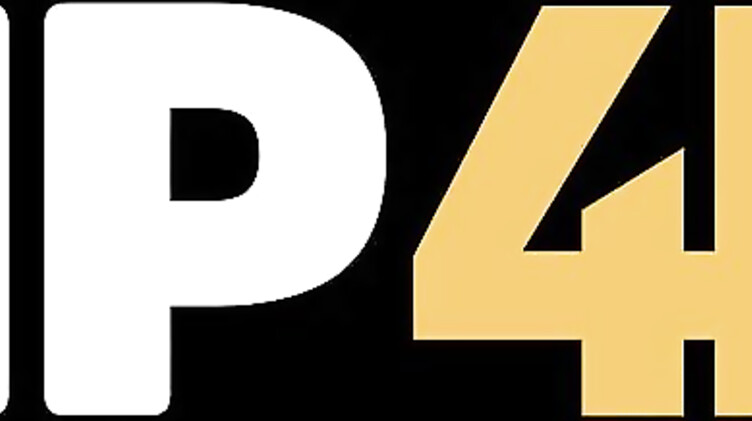 Массажистка ласкает жопу нервного клиента соском и языком