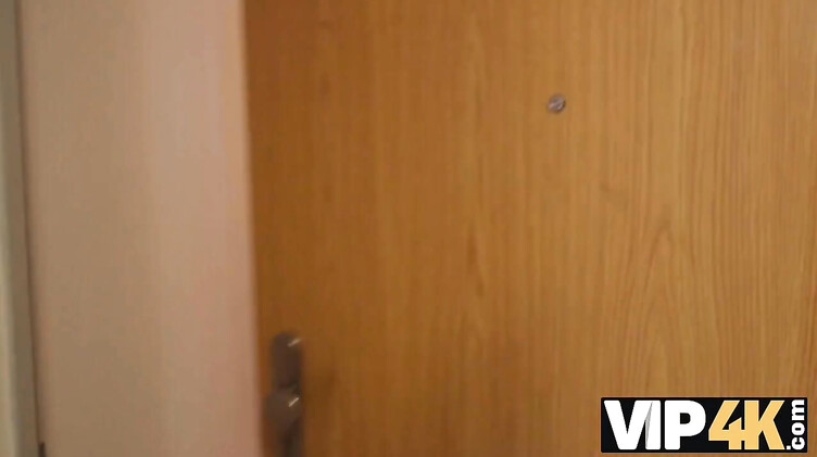 Рыжая Вероника Лил отсосала толстый хуй и получила кремовый пирог в пилотку