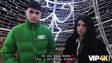 Жена лижет яйца и хуй при муже перед еблей за деньги с незнакомцем