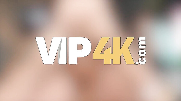 Жена лижет яйца и хуй при муже перед еблей за деньги с незнакомцем