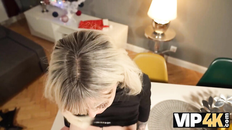 Подборка измен телок при мужьях за деньги