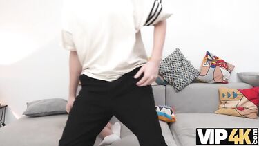 Мужик выебал невестку, пока ее муж бегал за гандонами