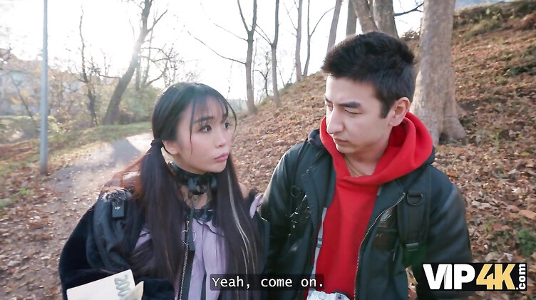 Мужик за деньги отодрал японскую туристку при куколде муже