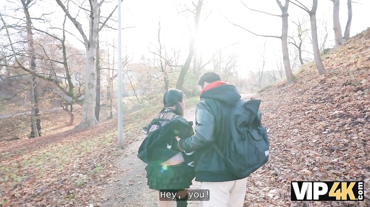 Мужик за деньги отодрал японскую туристку при куколде муже