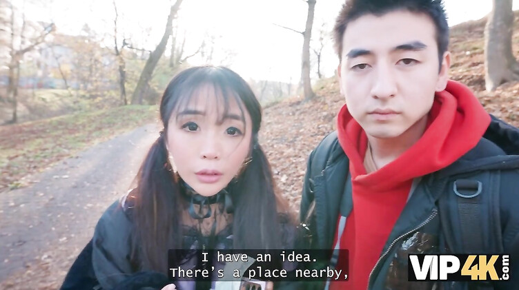 Мужик за деньги отодрал японскую туристку при куколде муже