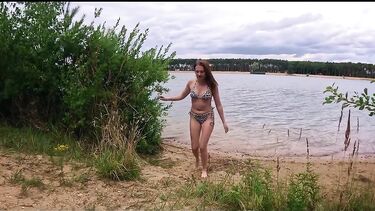 Застукал девушку с хуем незнакомца в глотке на пляже