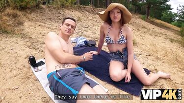 Застукал девушку с хуем незнакомца в глотке на пляже