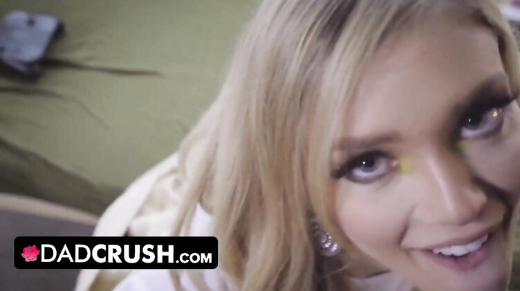 Горячий инцест красотки Кали Роузес с отчимом