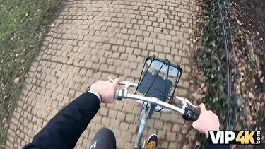 За деньги жестко трахнул и отшлепал замужнюю брюнетку