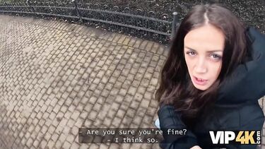 За деньги жестко трахнул и отшлепал замужнюю брюнетку