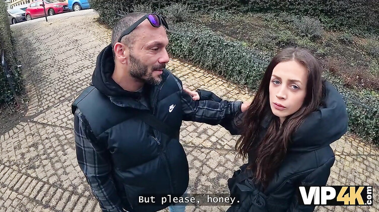 За деньги жестко трахнул и отшлепал замужнюю брюнетку