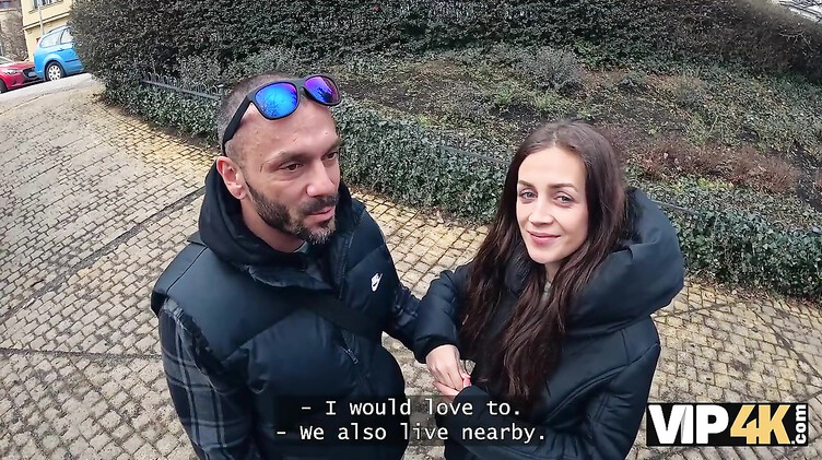 За деньги жестко трахнул и отшлепал замужнюю брюнетку