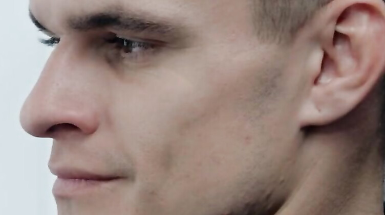 Большой хуй для разогретой мастурбацией красотки в маске