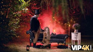 Ритуальный мистический анал на кушетке на кладбище