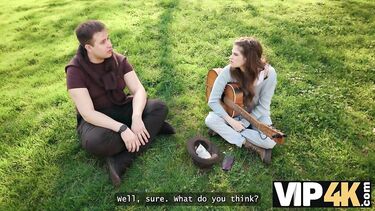 Charlie Dean: За деньги выебал уличную музыкантшу перед ревнивым парнем