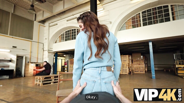 За деньги выебал уличную музыкантшу перед ревнивым парнем