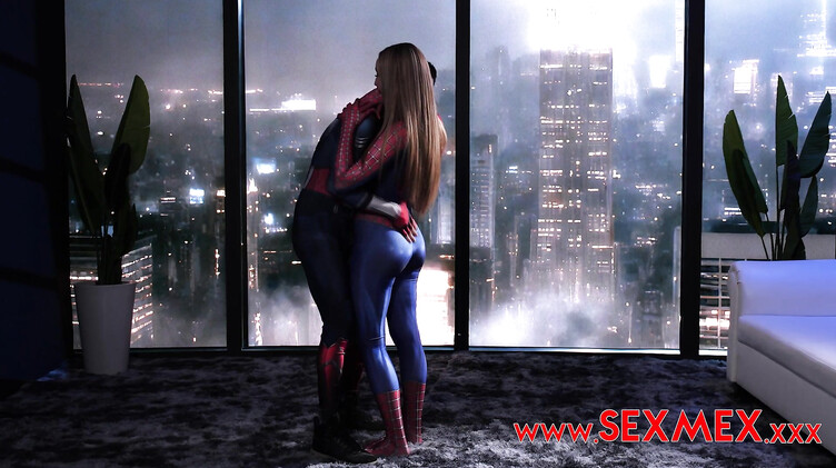 Человек-Паук и Капитан Америка ебут подружку паучка