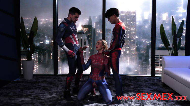 Человек-Паук и Капитан Америка ебут подружку паучка