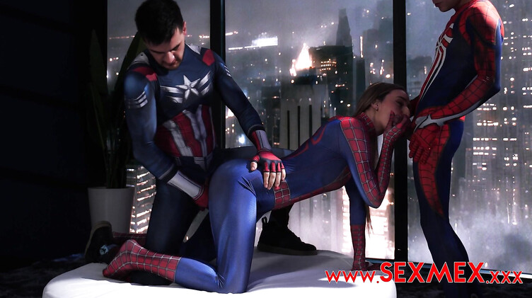Человек-Паук и Капитан Америка ебут подружку паучка