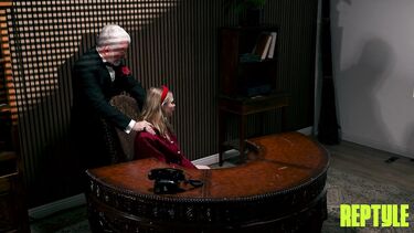 Крестный отец отлизал киску внучке и выебал ее