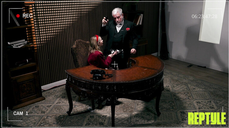 Крестный отец отлизал киску внучке и выебал ее