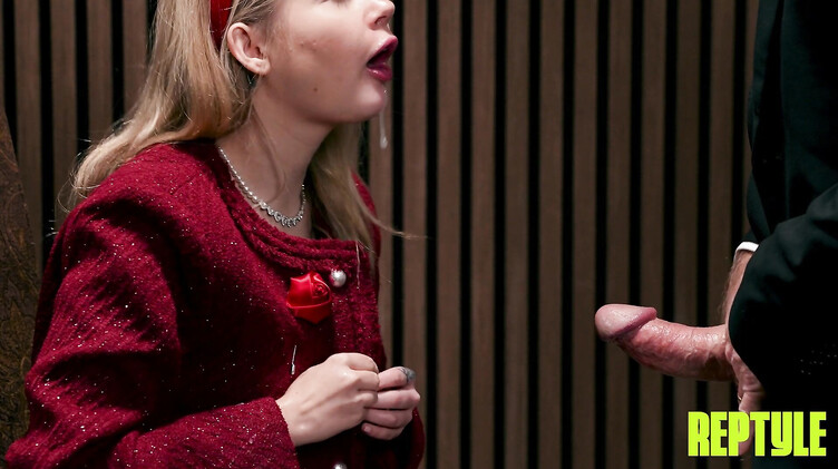 Крестный отец отлизал киску внучке и выебал ее