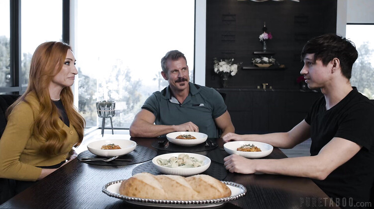 Батя тестирует узкую пизду подруги сына