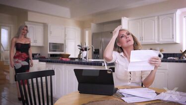 Племянник отлизал мохнатку и кончил внутрь родной тети