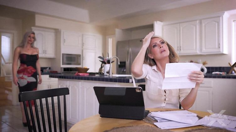 Племянник отлизал мохнатку и кончил внутрь родной тети