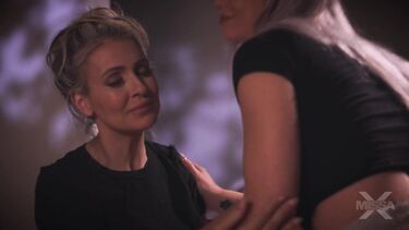 Мачеха Джиджи Диор ебется с онанистом пасынком посреди ночи