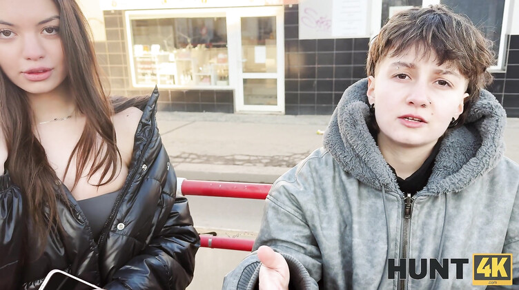 Словил уличных воровок и заплатил за групповуху втроем