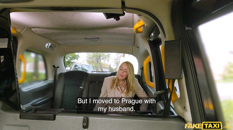 Жена босса разводит таксиста на жесткий секс на пассажирском сидении