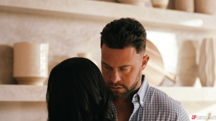 Страстное порно: Любовник брутально трахает замужнюю в глотку и анал