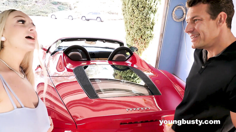 Жадный минет и горячая ебля от Скайлар Вокс