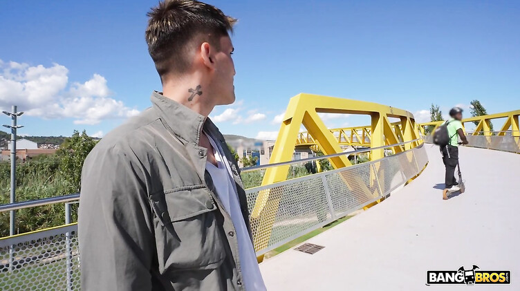 Публичный анал с Лапаситой на пешеходном переходе