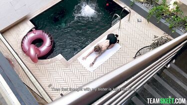 Закадрил молодую татуированную латинке на йоге и трахнул в квартире