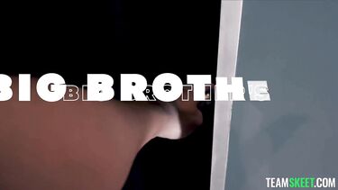 Janys: Закадрил молодую татуированную латинке на йоге и трахнул в квартире