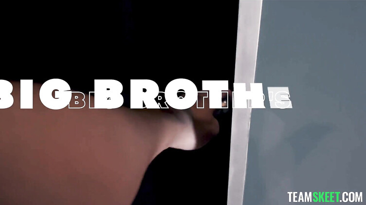 Закадрил молодую татуированную латинке на йоге и трахнул в квартире