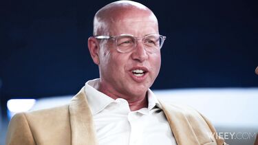 Муж привез 50-летнюю сексвайф на разъеб нигерскими членами