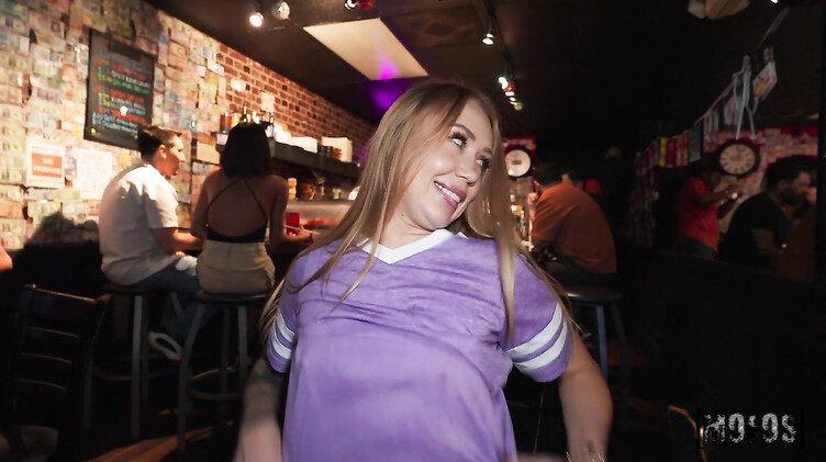 Парочка трахается публично в суши баре