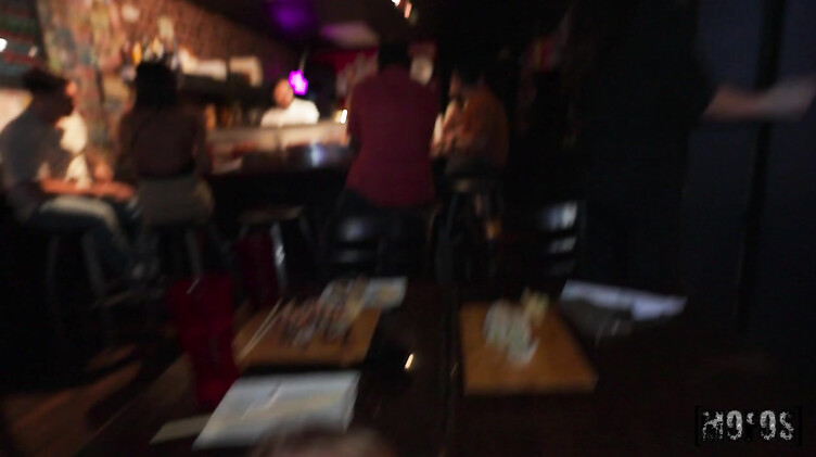 Парочка трахается публично в суши баре